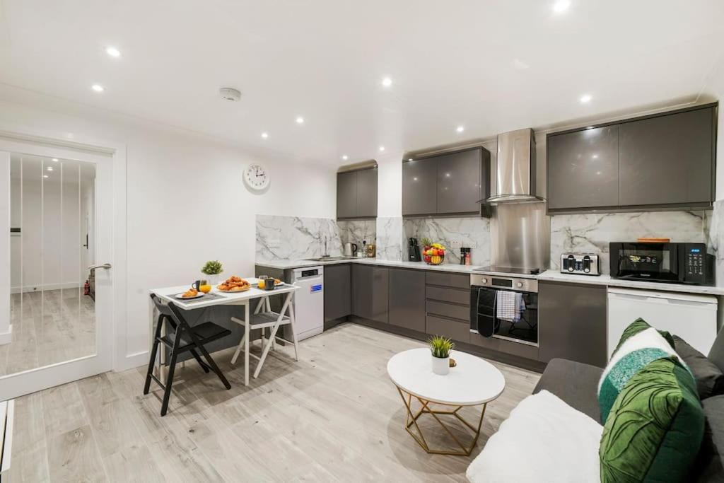 Modern 2 Bedroom Apartment In The Heart Of Londen Buitenkant foto