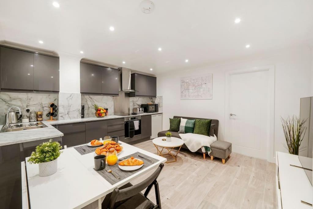 Modern 2 Bedroom Apartment In The Heart Of Londen Buitenkant foto