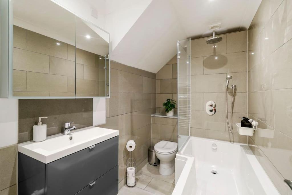 Modern 2 Bedroom Apartment In The Heart Of Londen Buitenkant foto